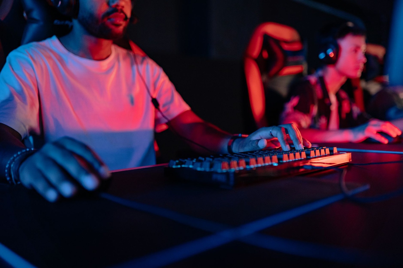 Esports Betting Across Different Genres — Betting Strategies for High-Volatility vs. Low-Volatility Genres